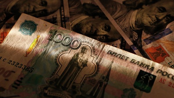 Чем грозит рублю паритет евро и доллара