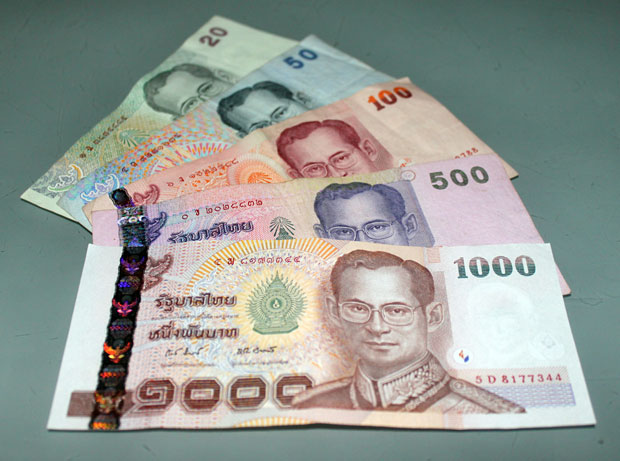 Какую валюту брать в таиланд?