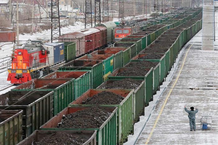 Киев заявил о возобновлении поставок угля из рф, готов к импорту электричества