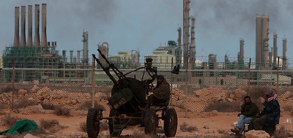 Ливия пообещала возобновить экспорт нефти из захваченных портов