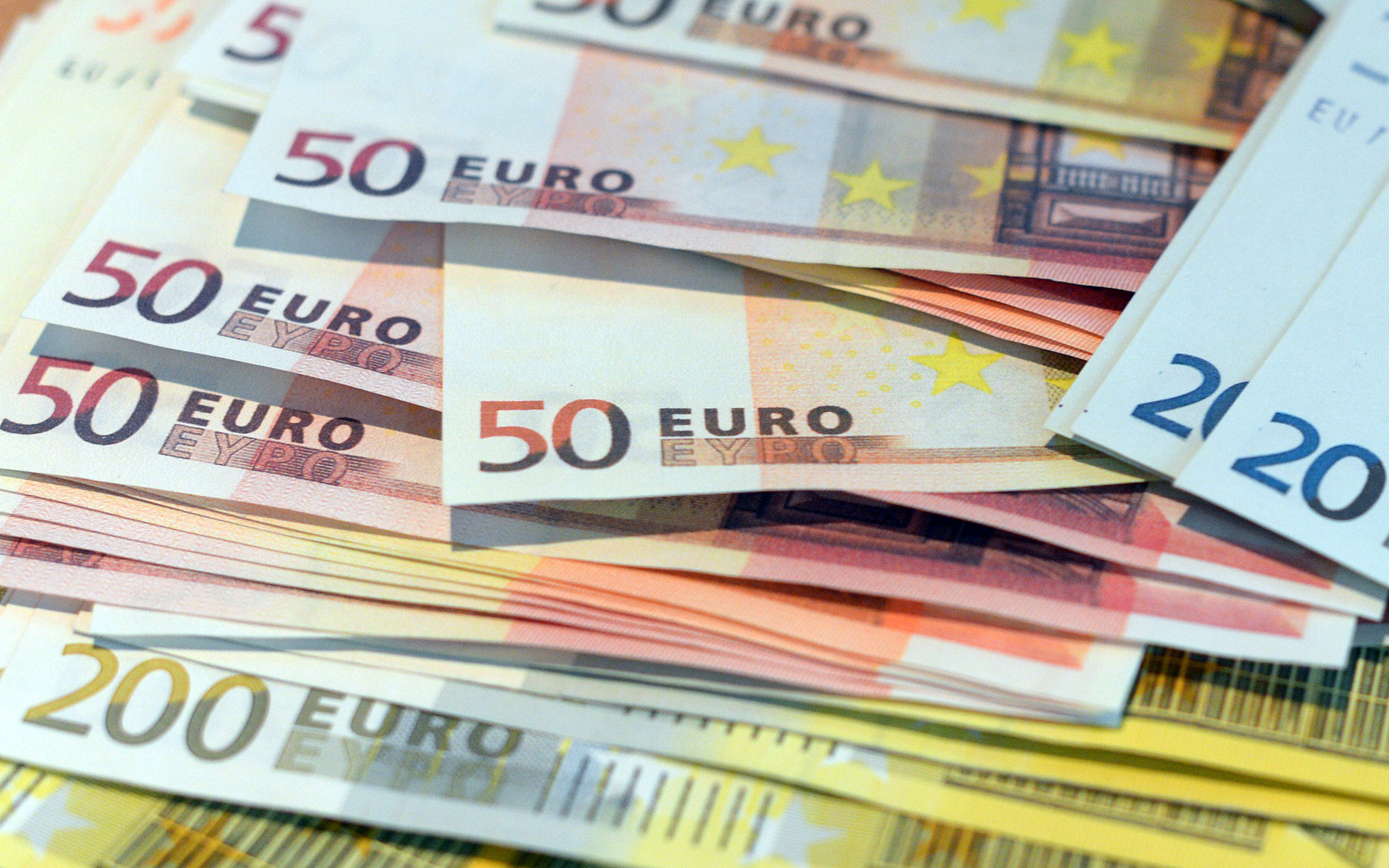 На пути к паритету: что делать с евро после решения ецб