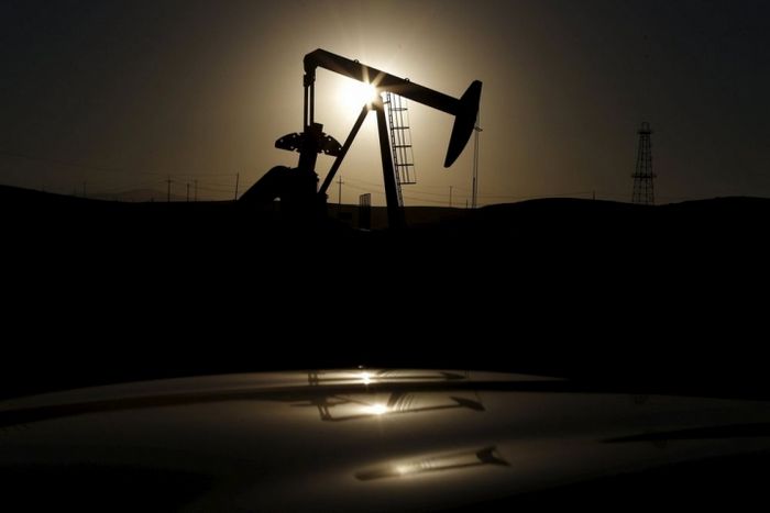 Нефть на nymex упала в ходе азиатской сессии из-за избытка на рынке
