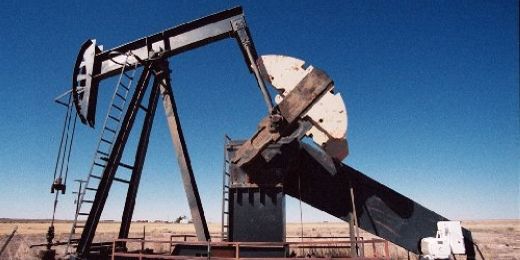 Нефть опускается на фоне обеспокоенности повышенными запасами