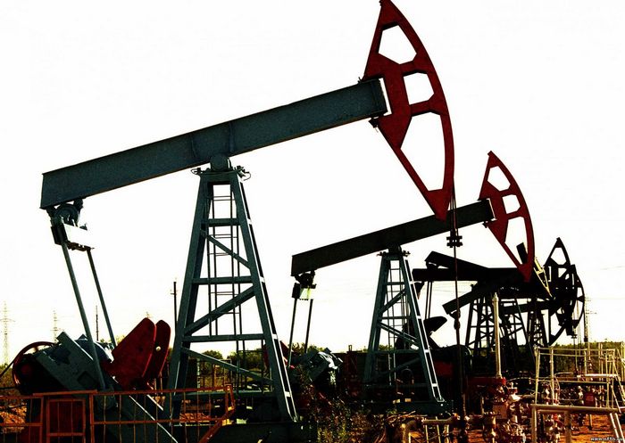 Нефть развернулась в минус из-за резкого роста запасов в сша