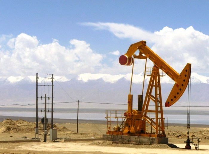 Нефть упала до 2-месячного минимума на фоне роста буровой активности сша