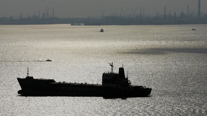 Нефть в небольшом минусе из-за роста запасов в сша
