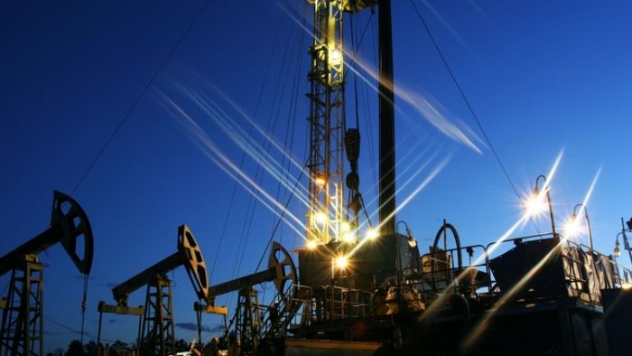 Нефть восстанавливается, пока фокус рынка вернулся к запасам сша