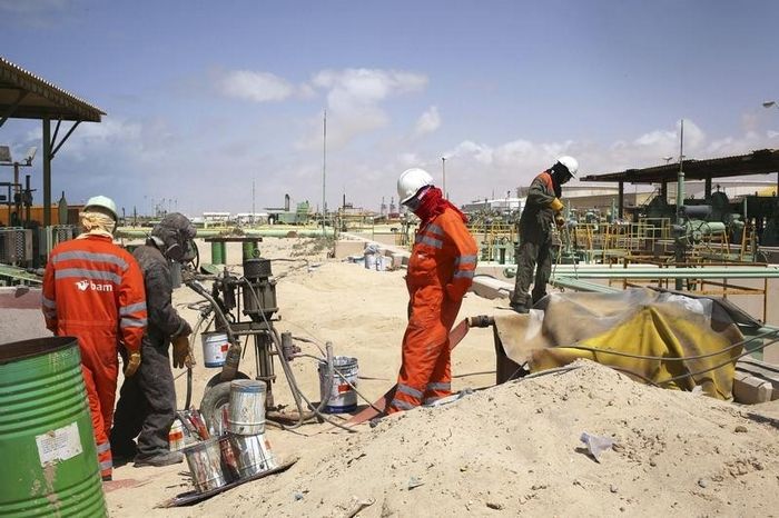 Новости из ливии оказали давление на нефтяные цены