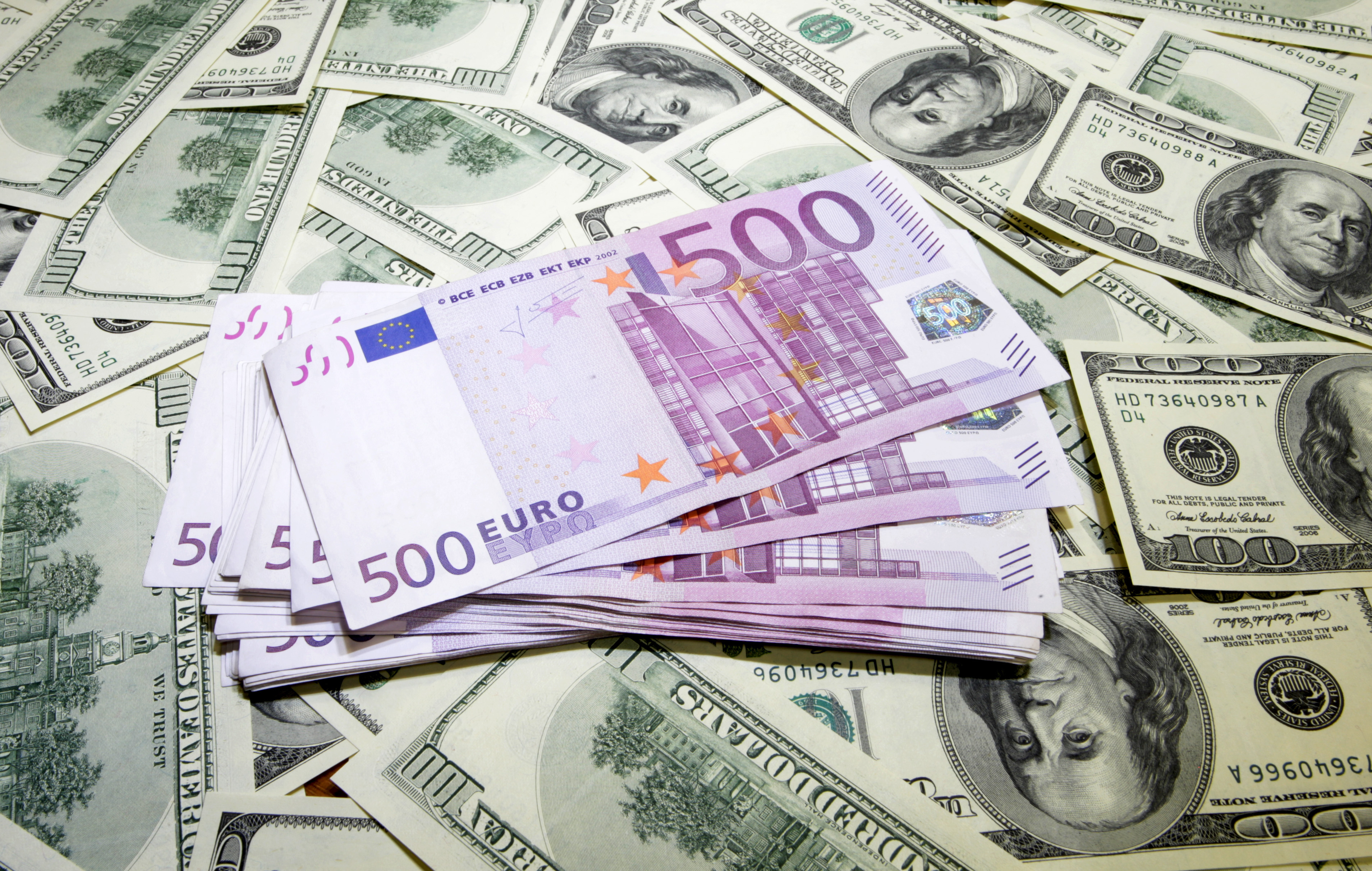 От чего зависит курс евро к рублю
