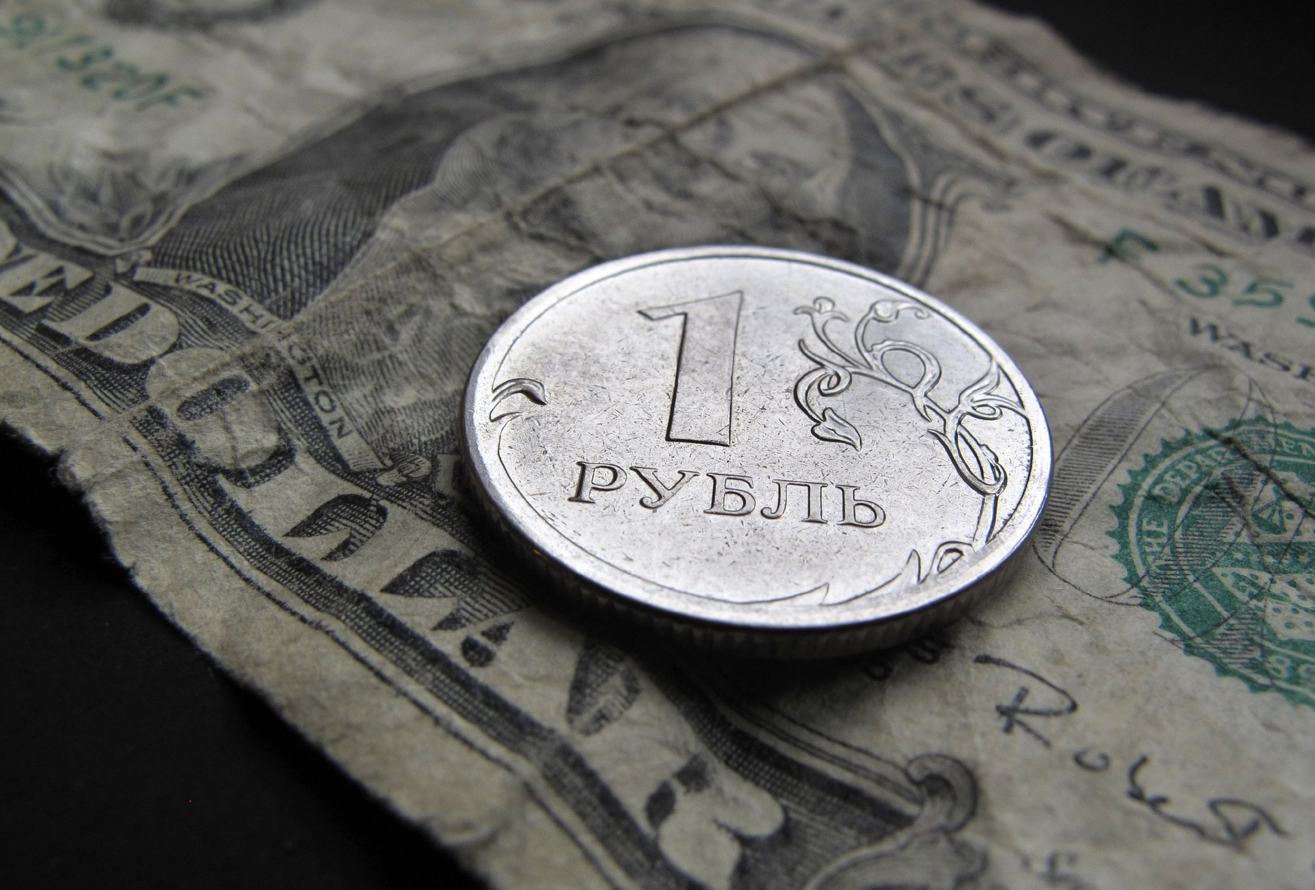 Почему падает курс рубля в казахстане