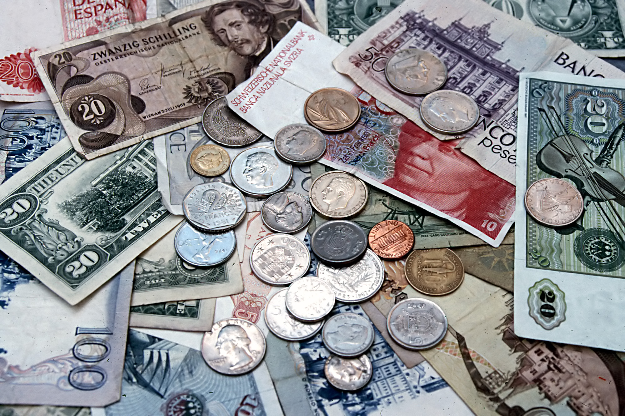 В какой валюте предпочтительнее держать депозит?